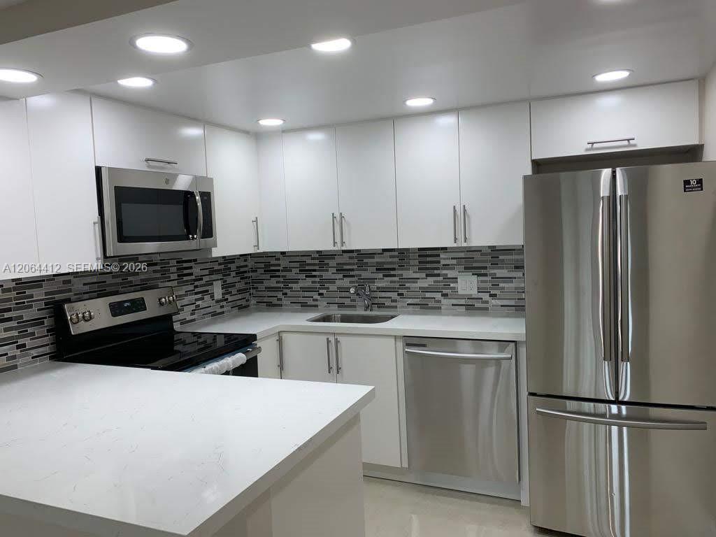 8290 Lake Dr # 209, Doral FL 33166