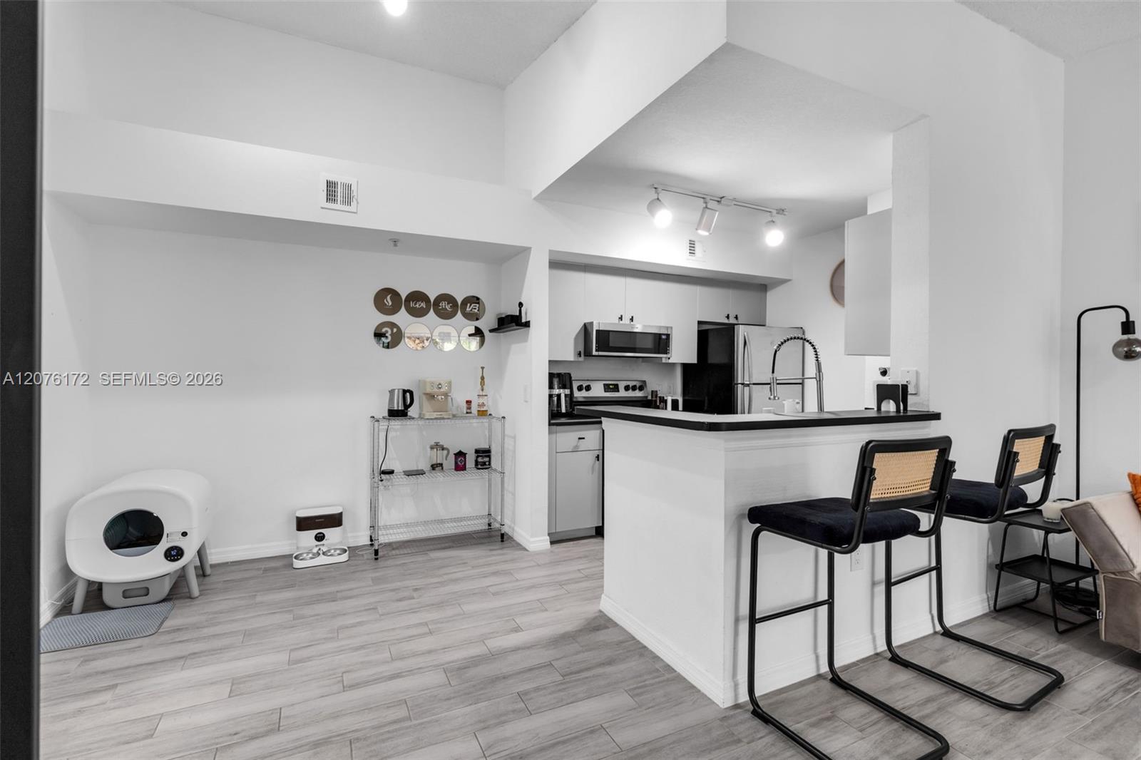 2457 Centergate Dr # 306 — Photo 3