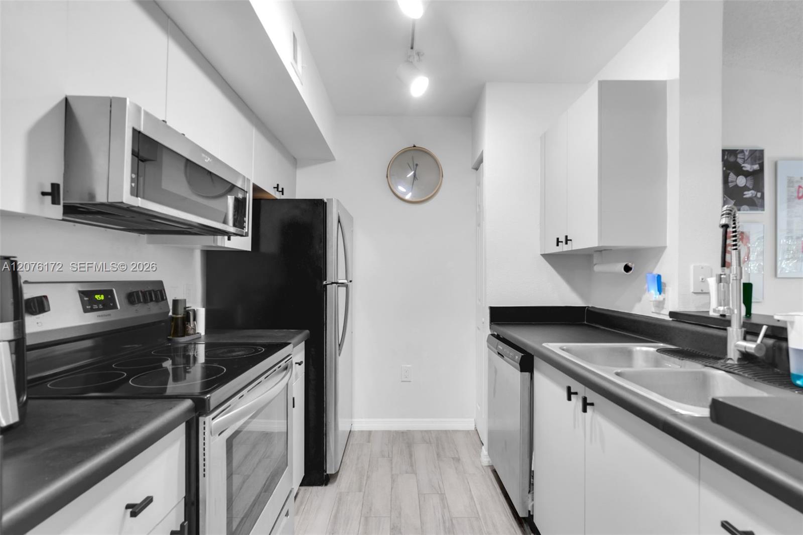 2457 Centergate Dr # 306 — Photo 4