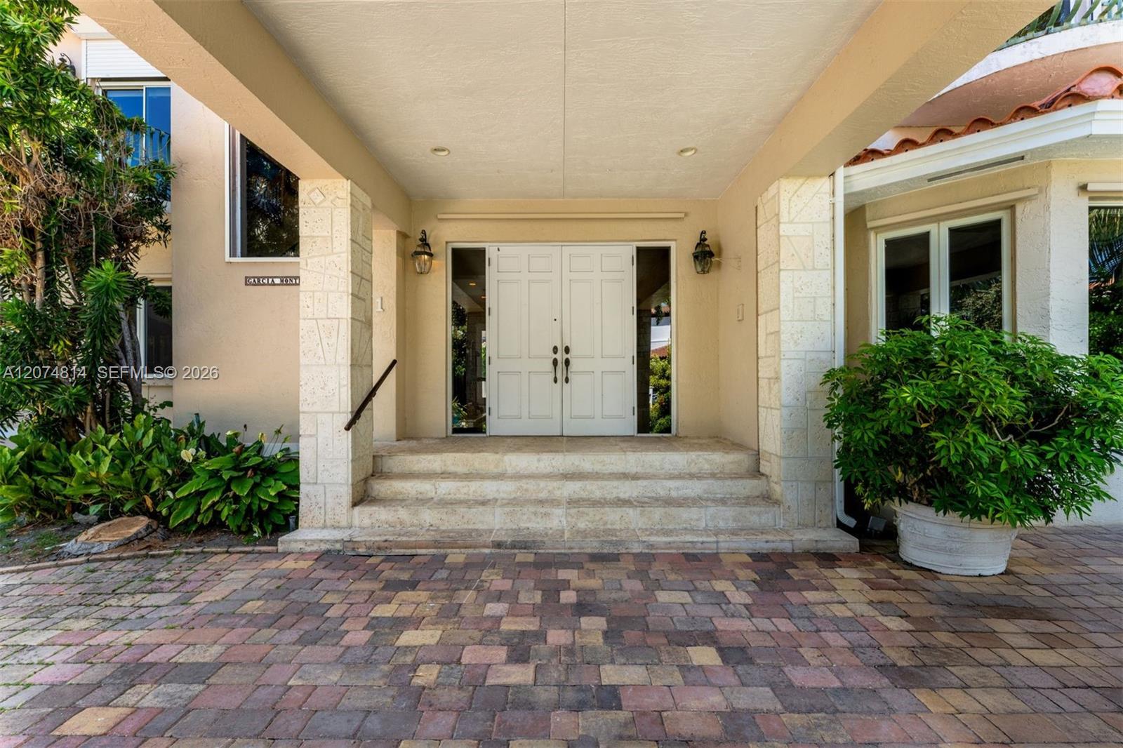 501 Bay Lane — Photo 3