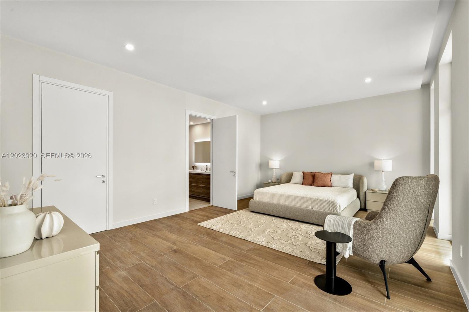 527 Orton Ave # 403 — Photo 3
