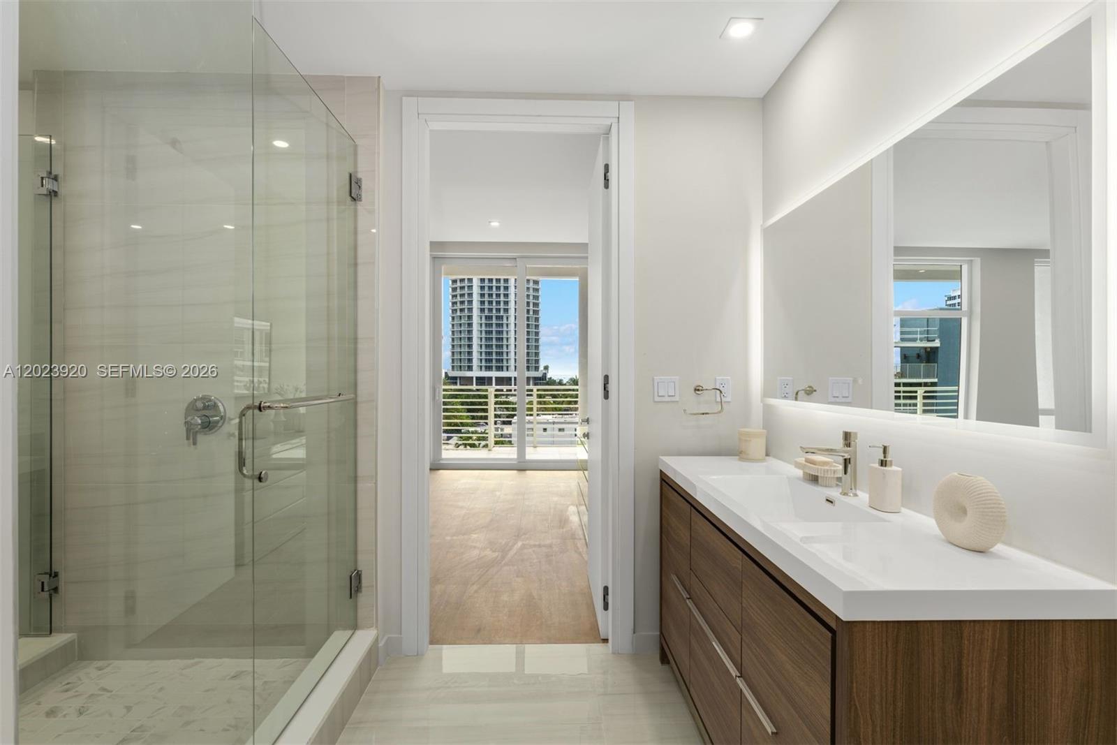 527 Orton Ave # 403 — Photo 5