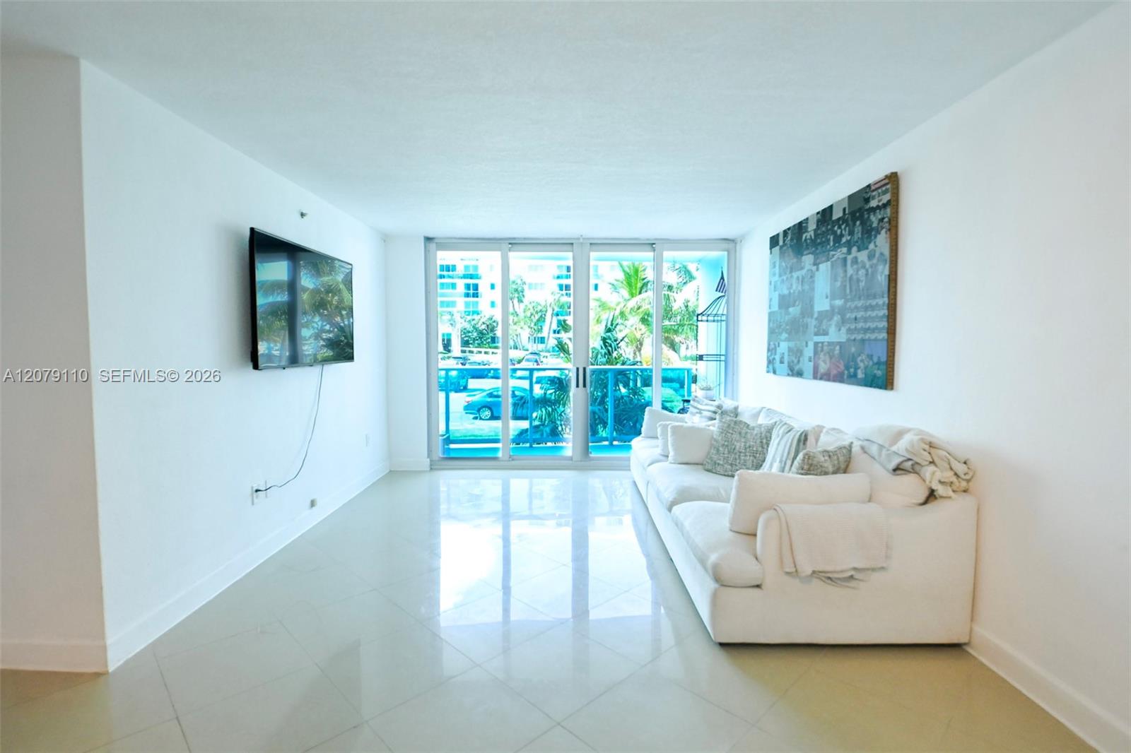 7501 E Treasure Dr # 1H — Photo 4