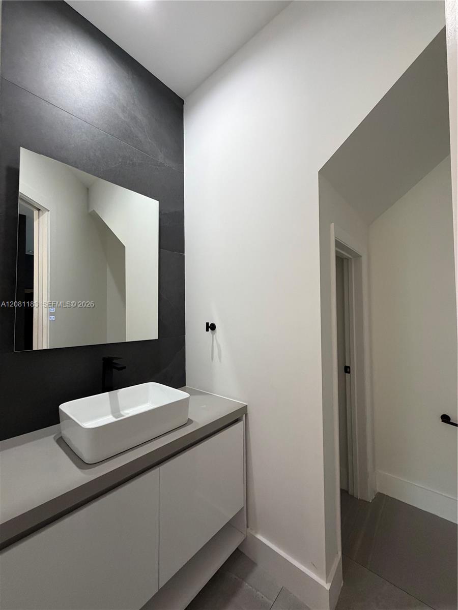 4655 SW 32nd Ave # 2B — Photo 5