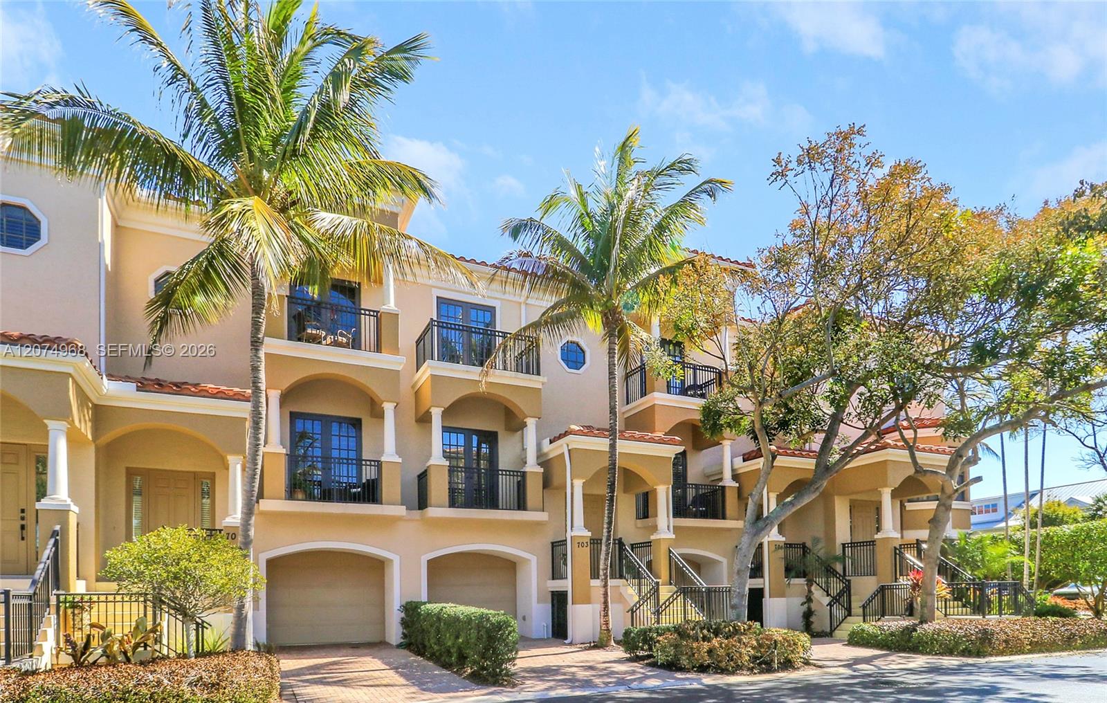 703 Del Sol Cir # 703, Tequesta FL 33469