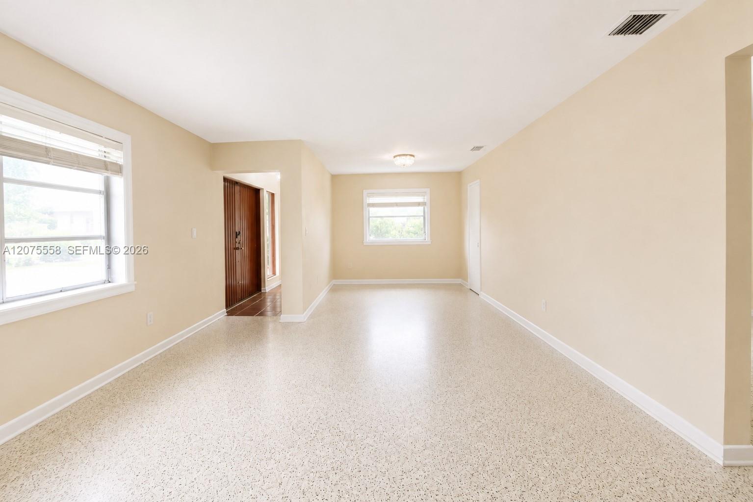 3115 Village Green Dr — Photo 5