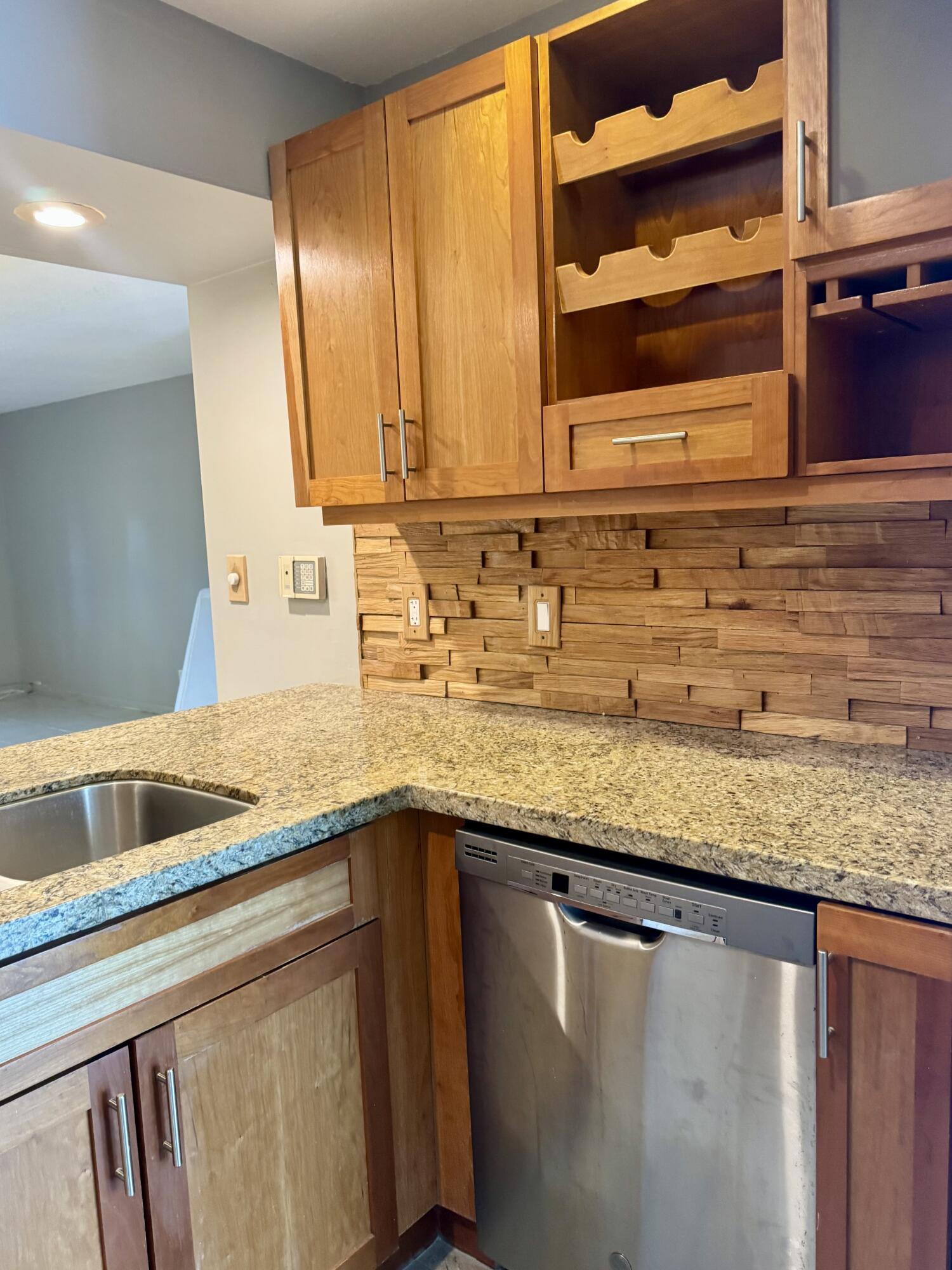 690 SE 23RD Avenue # 4 — Photo 5
