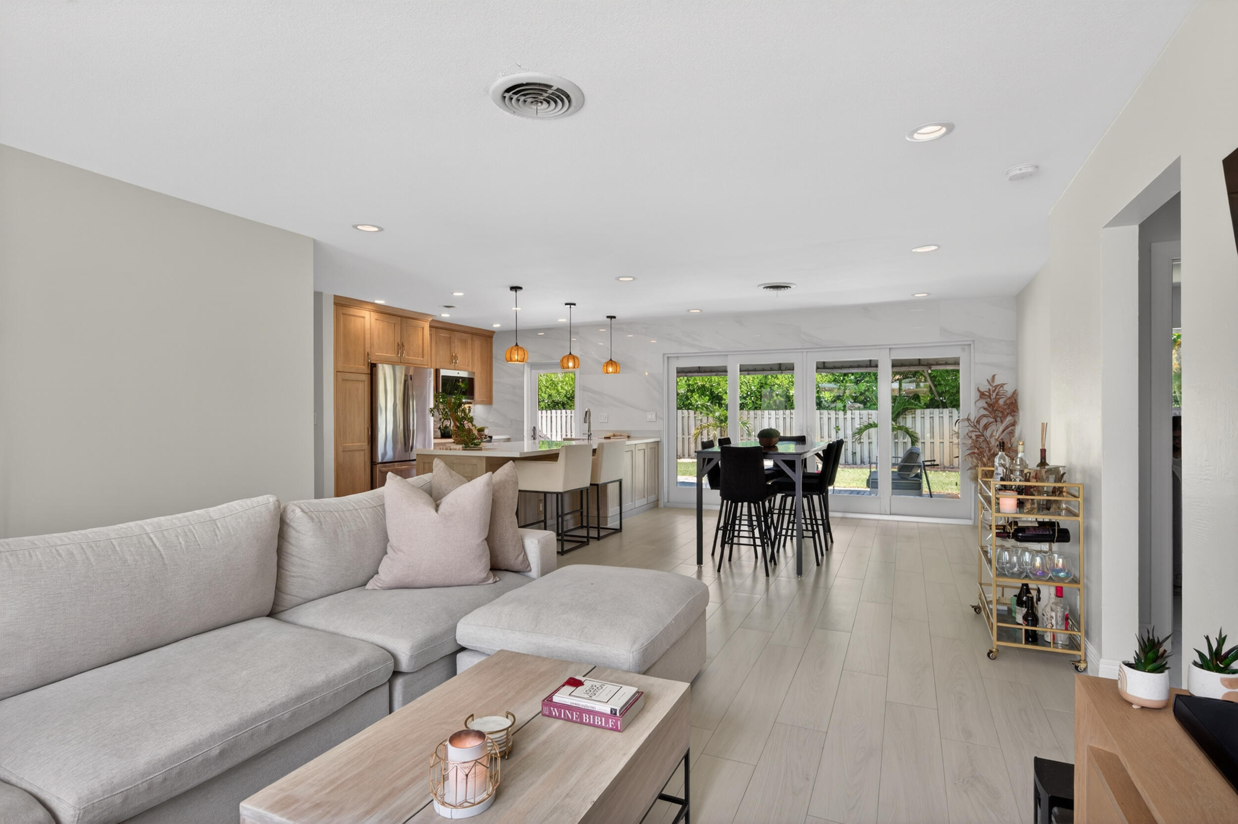 4800 NE 15th Terrace — Photo 3