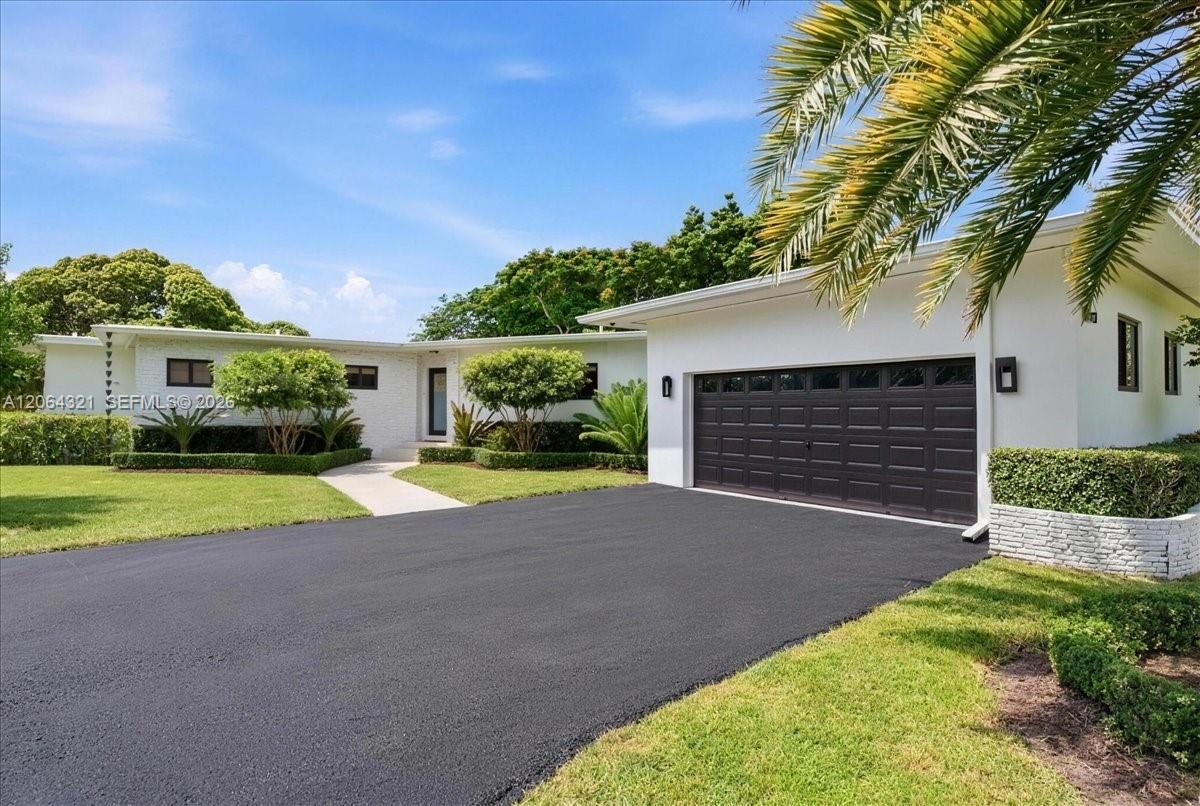 7240 Sunset Dr — Photo 2
