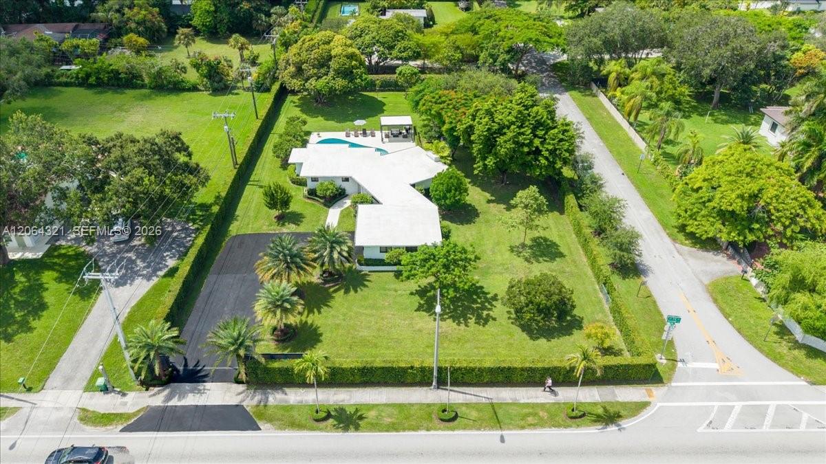 7240 Sunset Dr — Photo 3