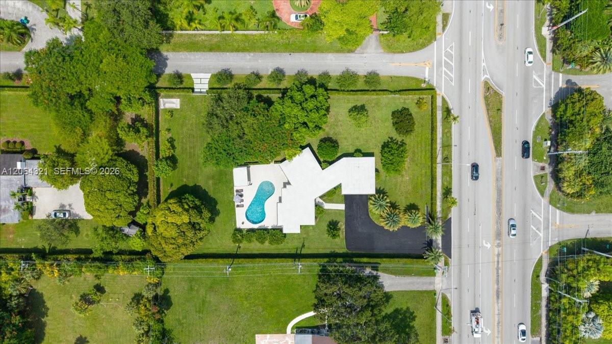 7240 Sunset Dr — Photo 4
