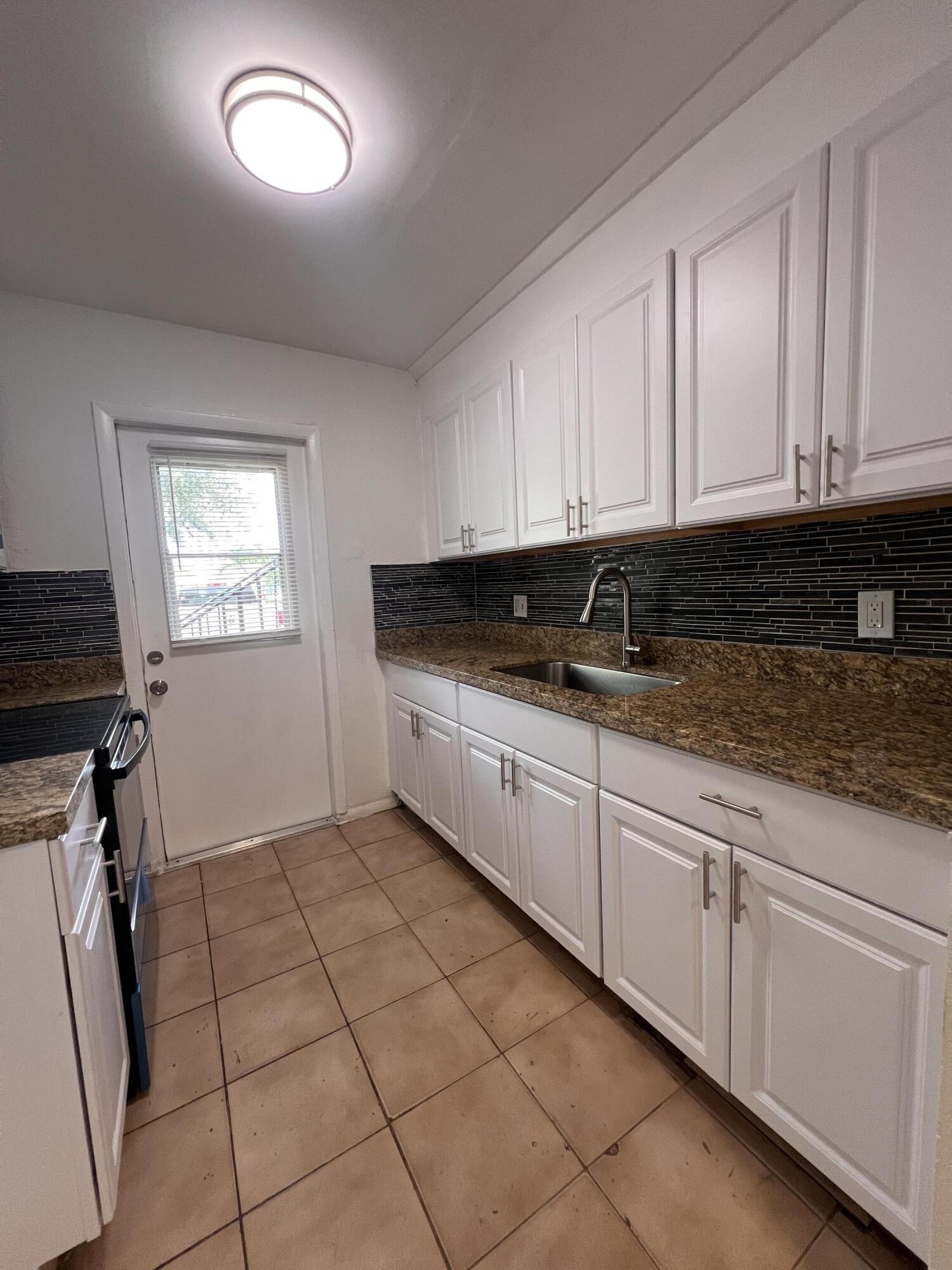 645 SW 20TH Court # 0020 — Photo 5