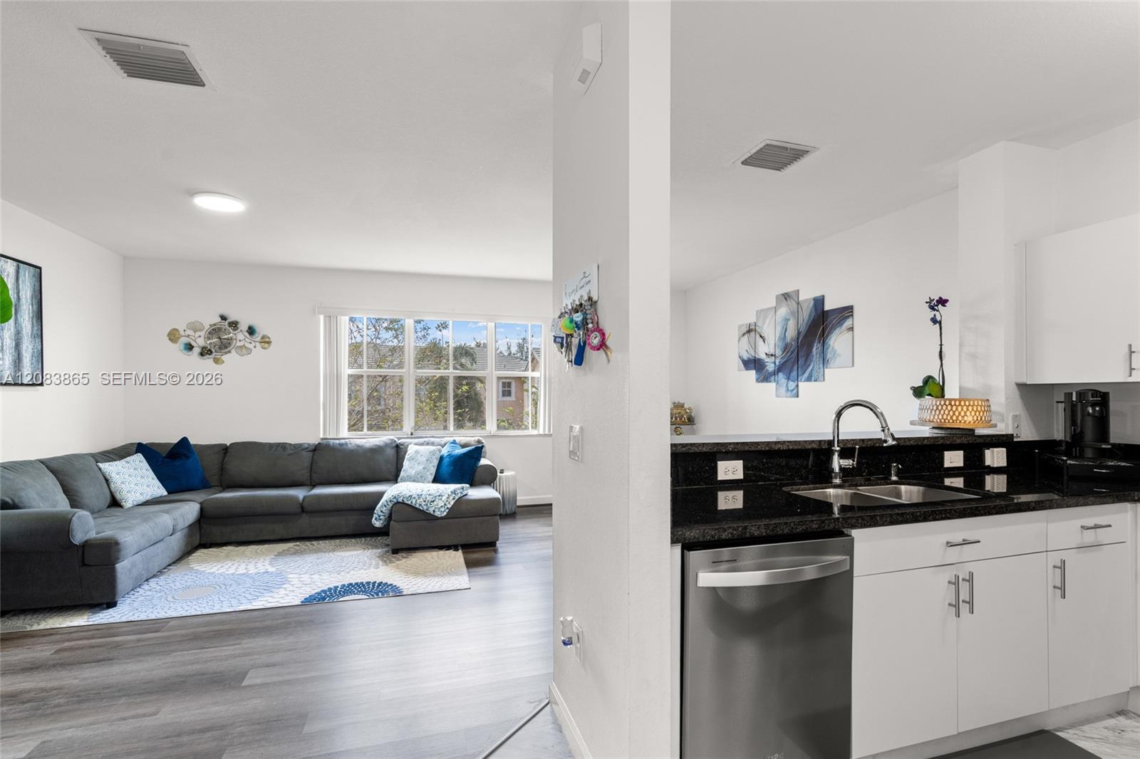 230 SE 29th Ave # 21 — Photo 3