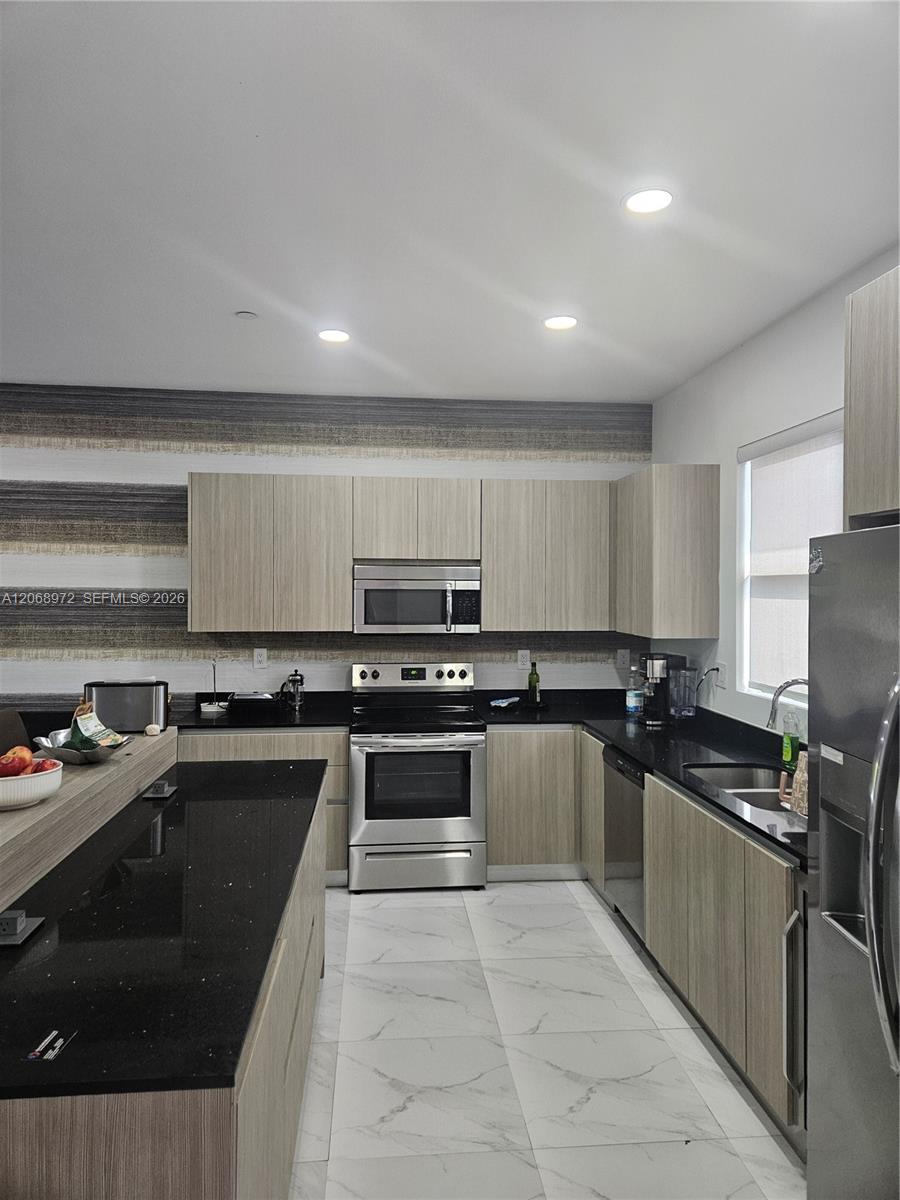 6163 SW 36th Ct — Photo 3