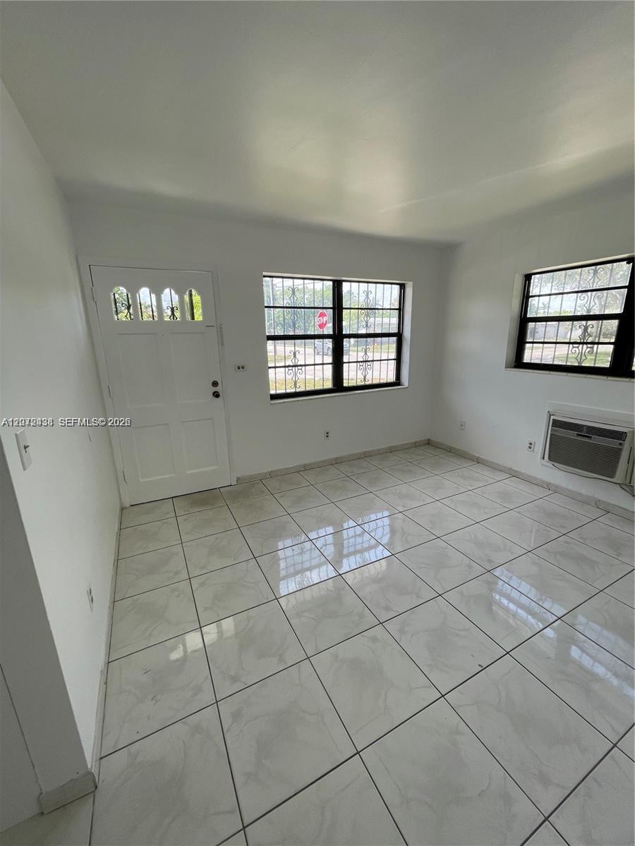 505 NE 142nd St # A — Photo 2