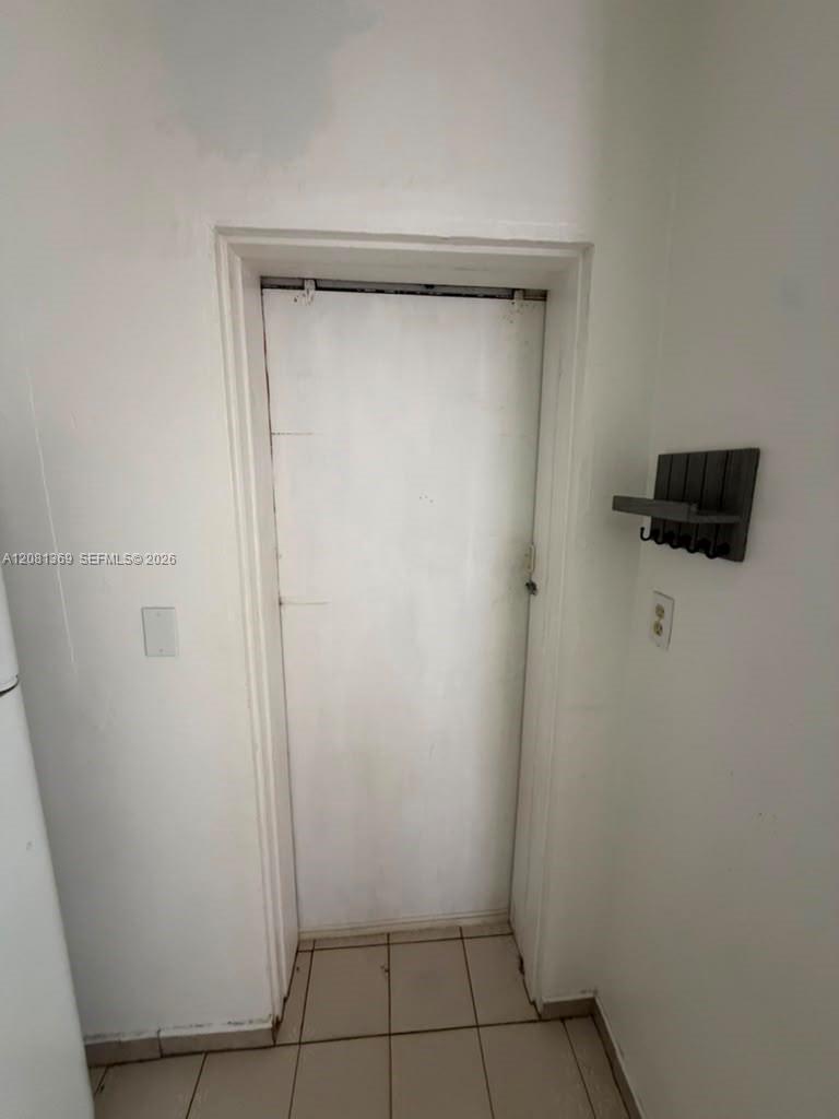 Door to 2/1 w/kitchen. Can be kept closed for privacy or open to main house