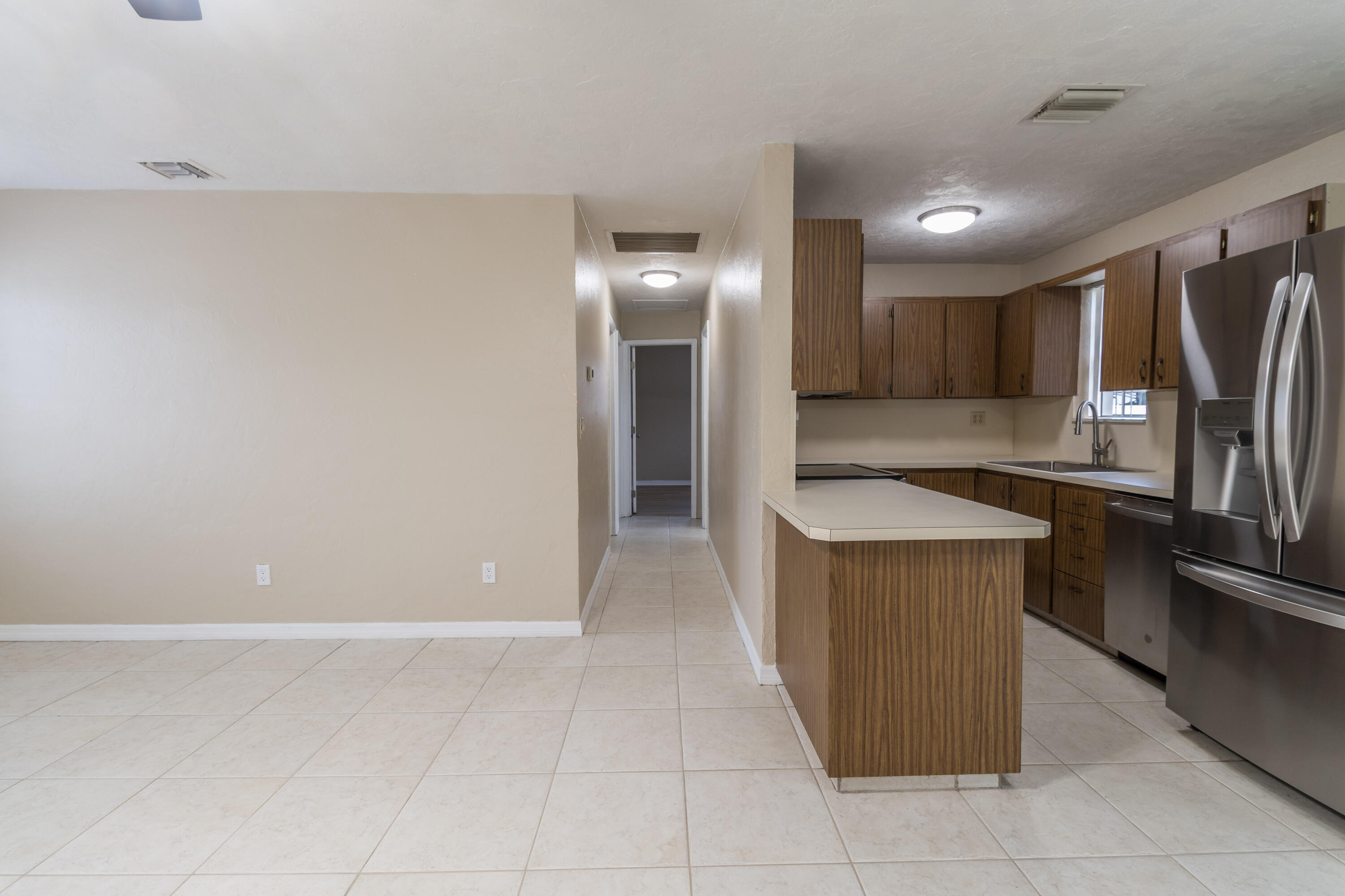 2032 WORTHINGTON Road — Photo 4