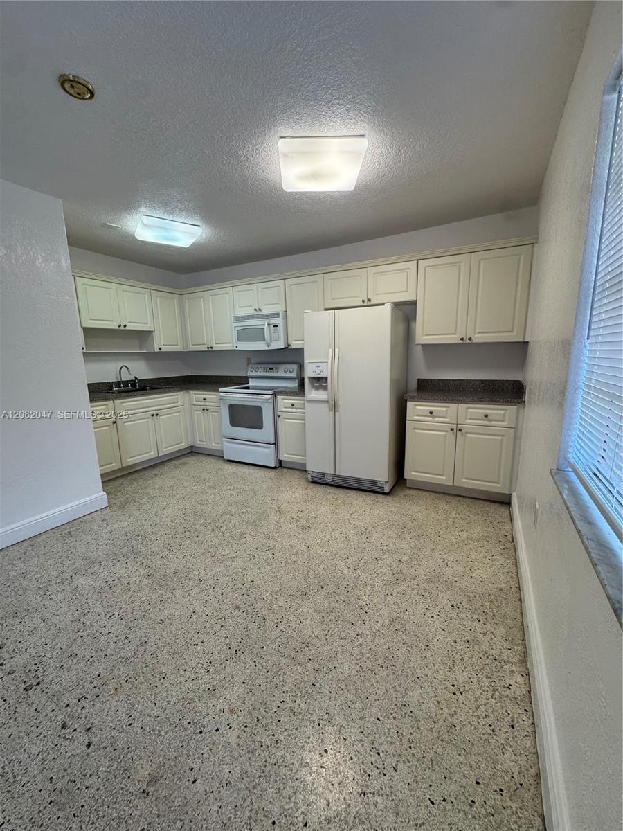 515 SW 3rd St # 3 — Photo 2