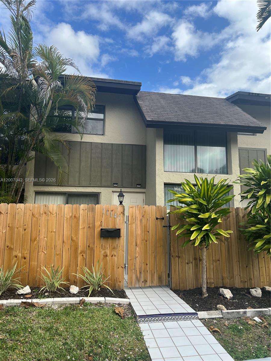 11141 SW 70th Ter — Photo 2