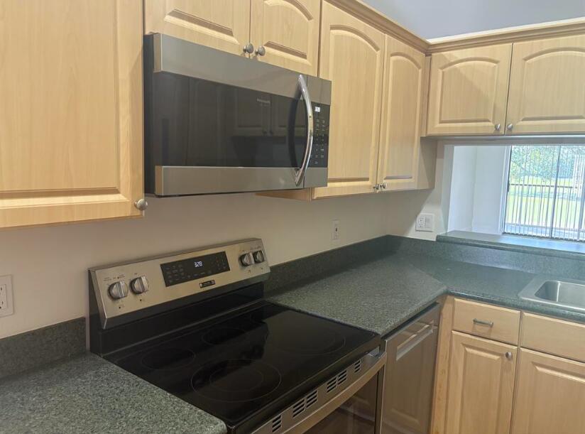 1112 KEYSTONE Drive # E — Photo 4