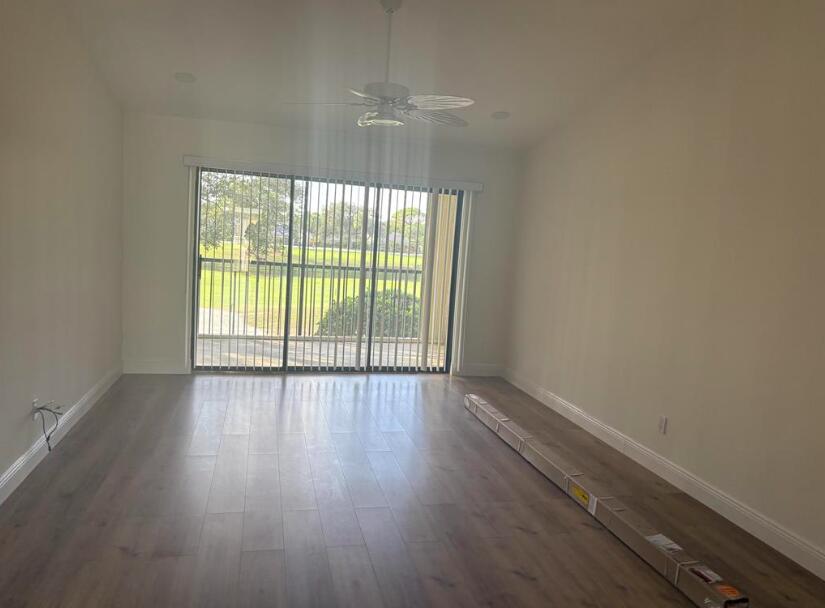 1112 KEYSTONE Drive # E — Photo 3