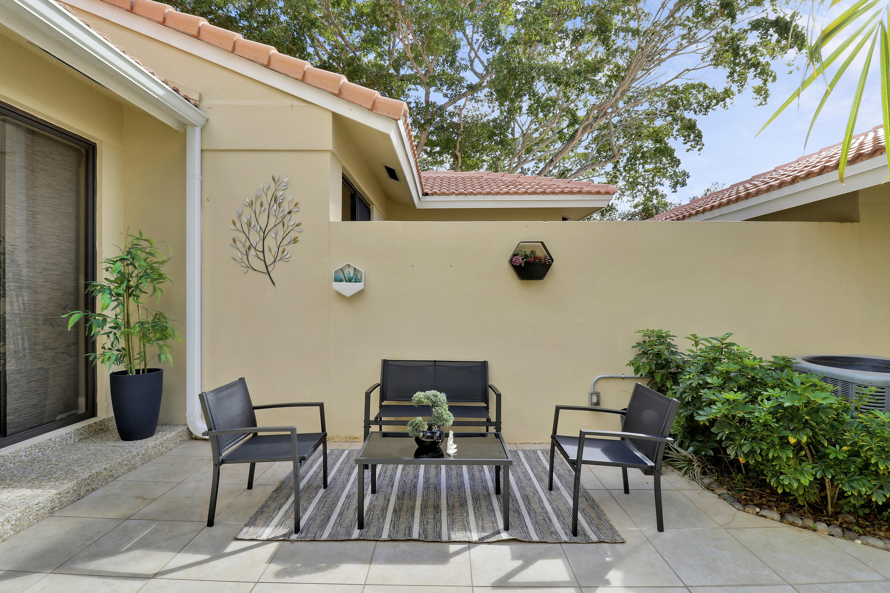 204 Old Meadow Way — Photo 4