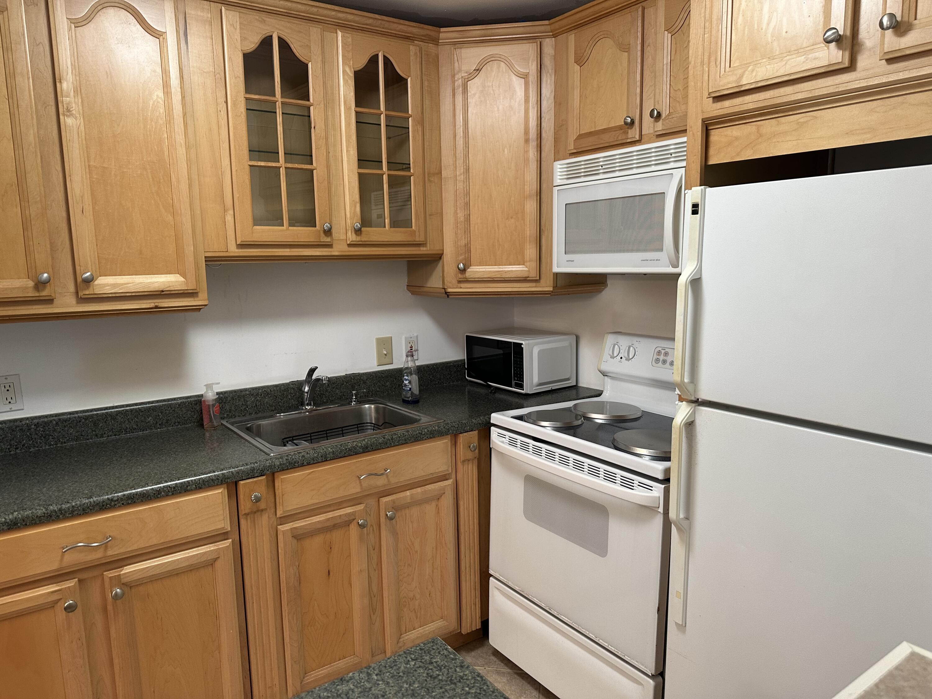 2 CANTERBURY A # 2, West Palm Beach FL 33417