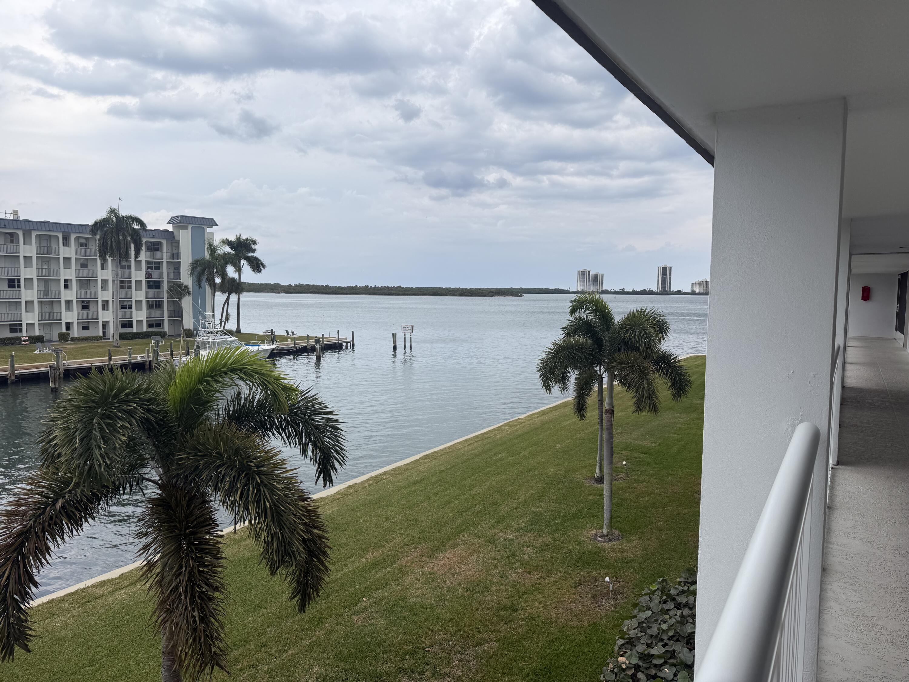 111 Shore Court # 302, North Palm Beach FL 33408