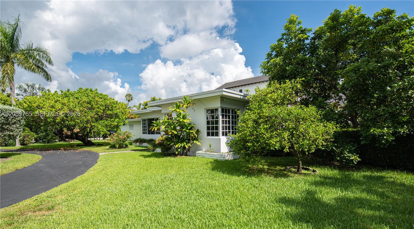 85 S Hibiscus Dr — Photo 2