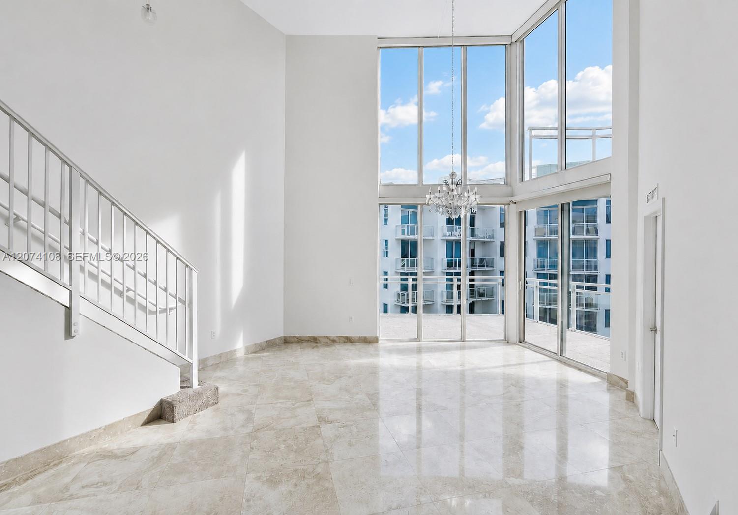 20' ceilings