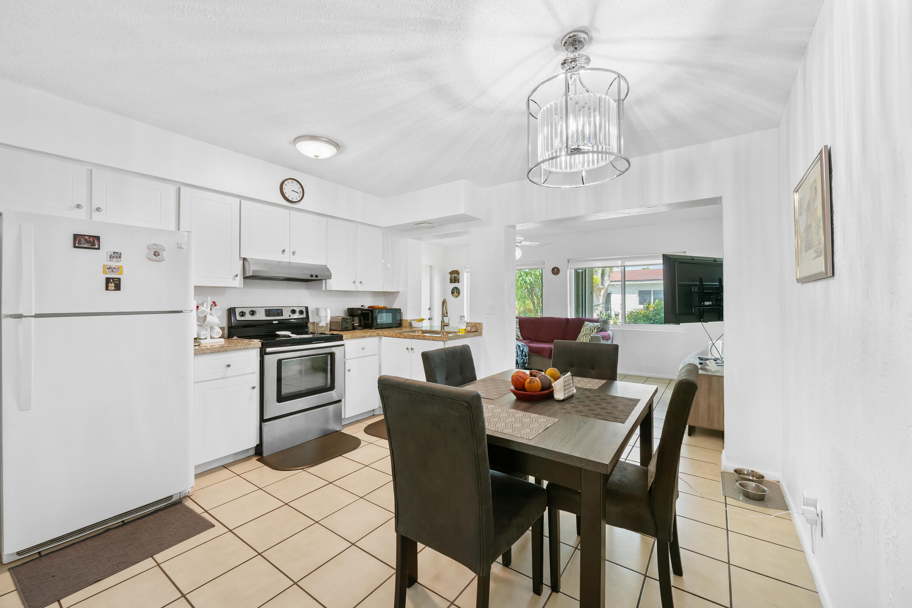 7000 NW 95TH Terrace — Photo 4
