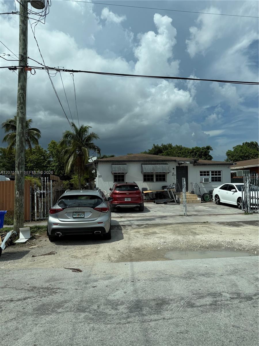 2651 NW 33rd St, Miami FL 33142