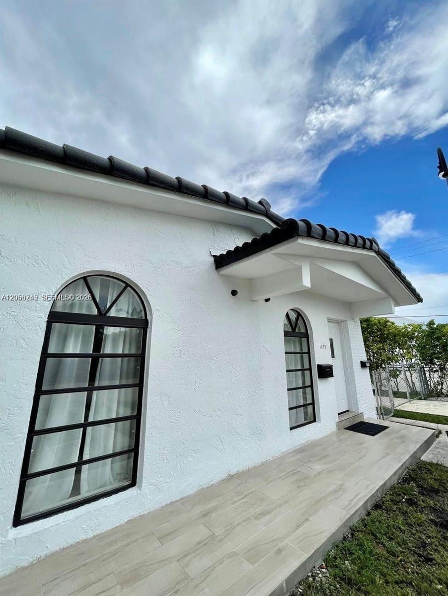 1097 E 1st Ave, Hialeah FL 33010
