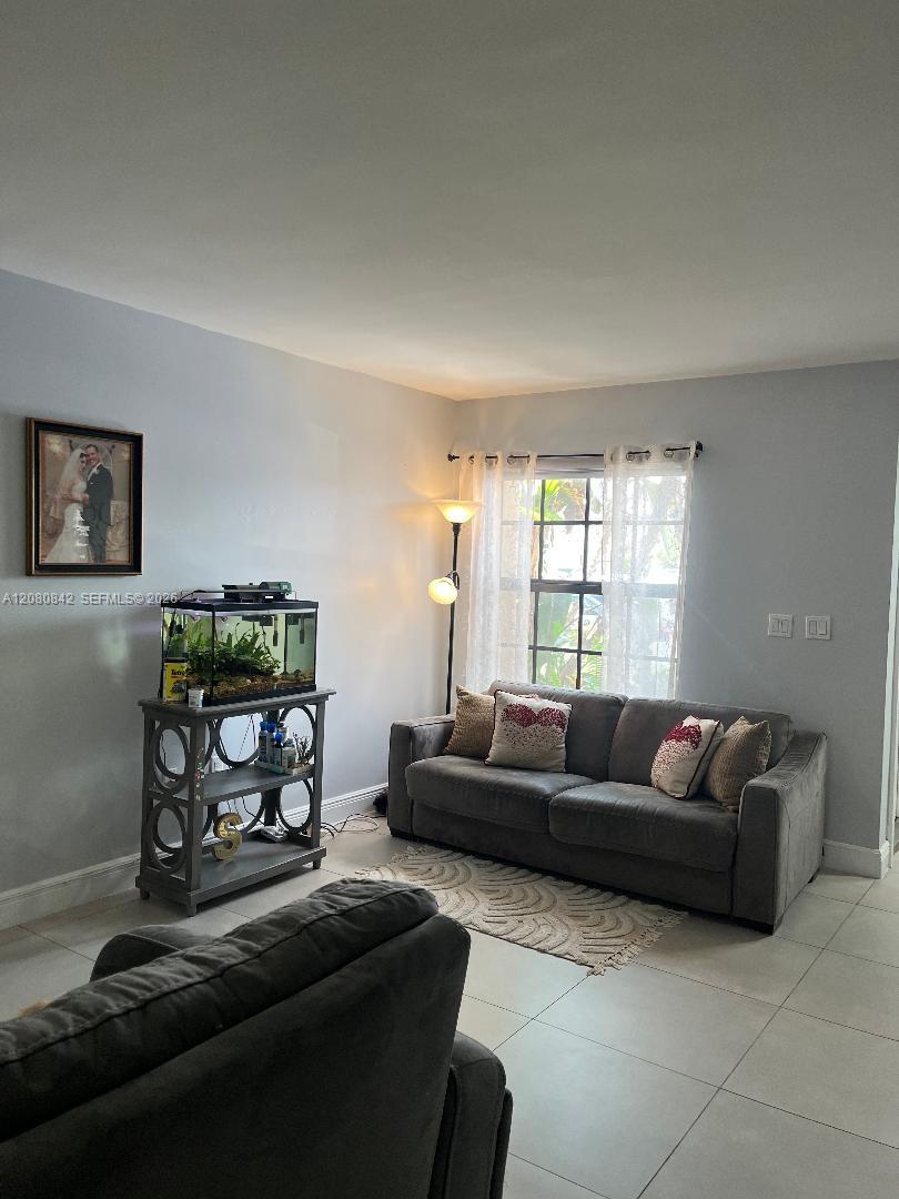 12277 SW 16th Ter # Y — Photo 3