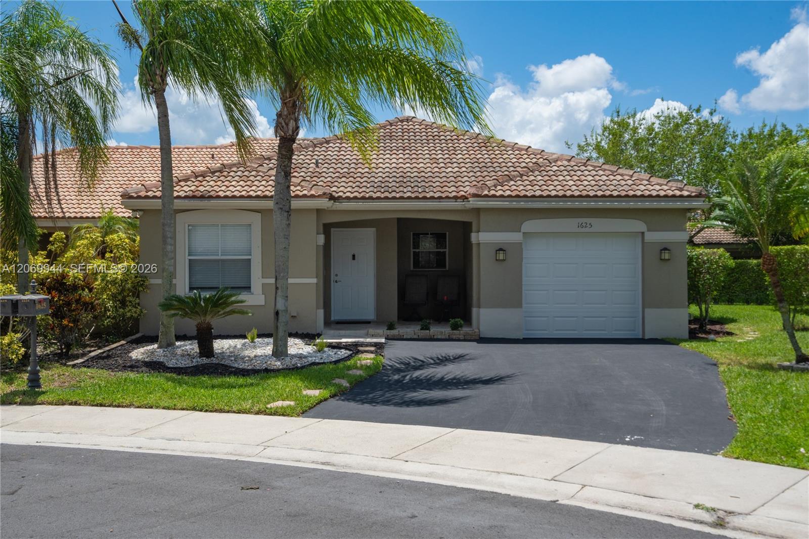 1625 Orion Ln, Weston FL 33327