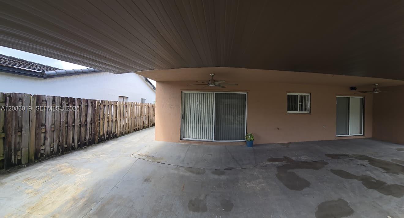 18045 SW 154th Pl — Photo 2