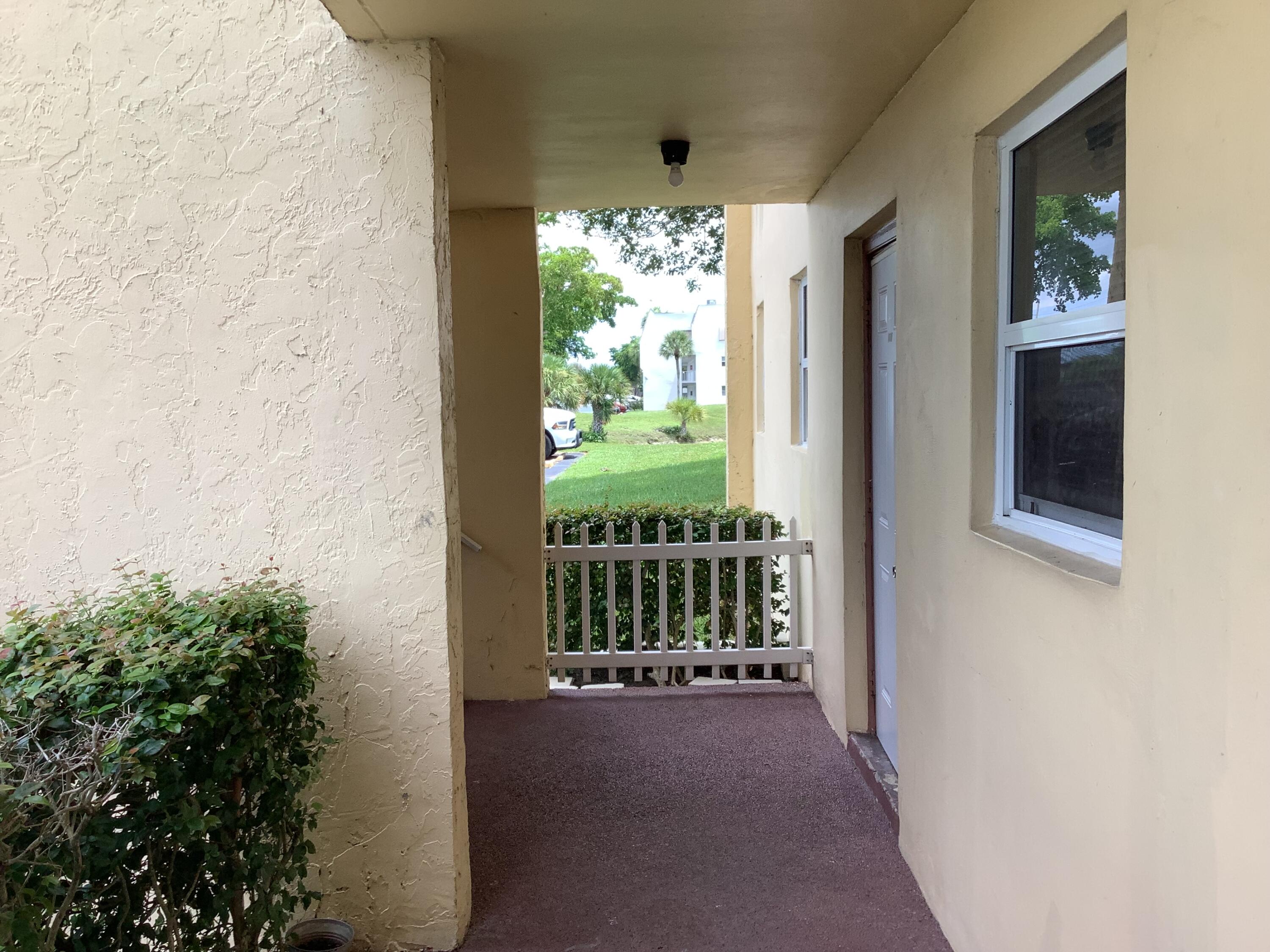 8400 Sunrise Lakes Boulevard Unit 101 — Photo 2