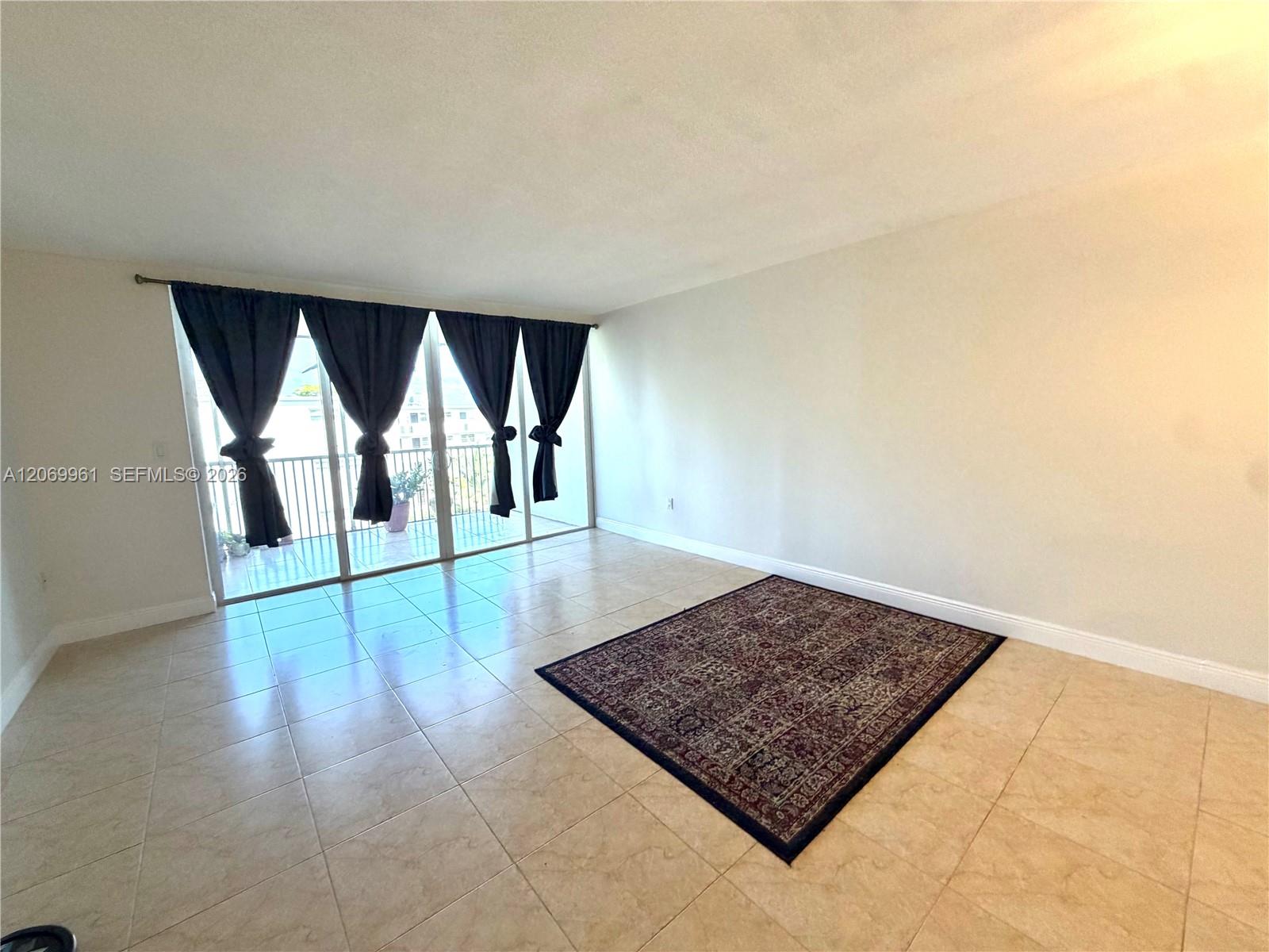 Living Room/Dining