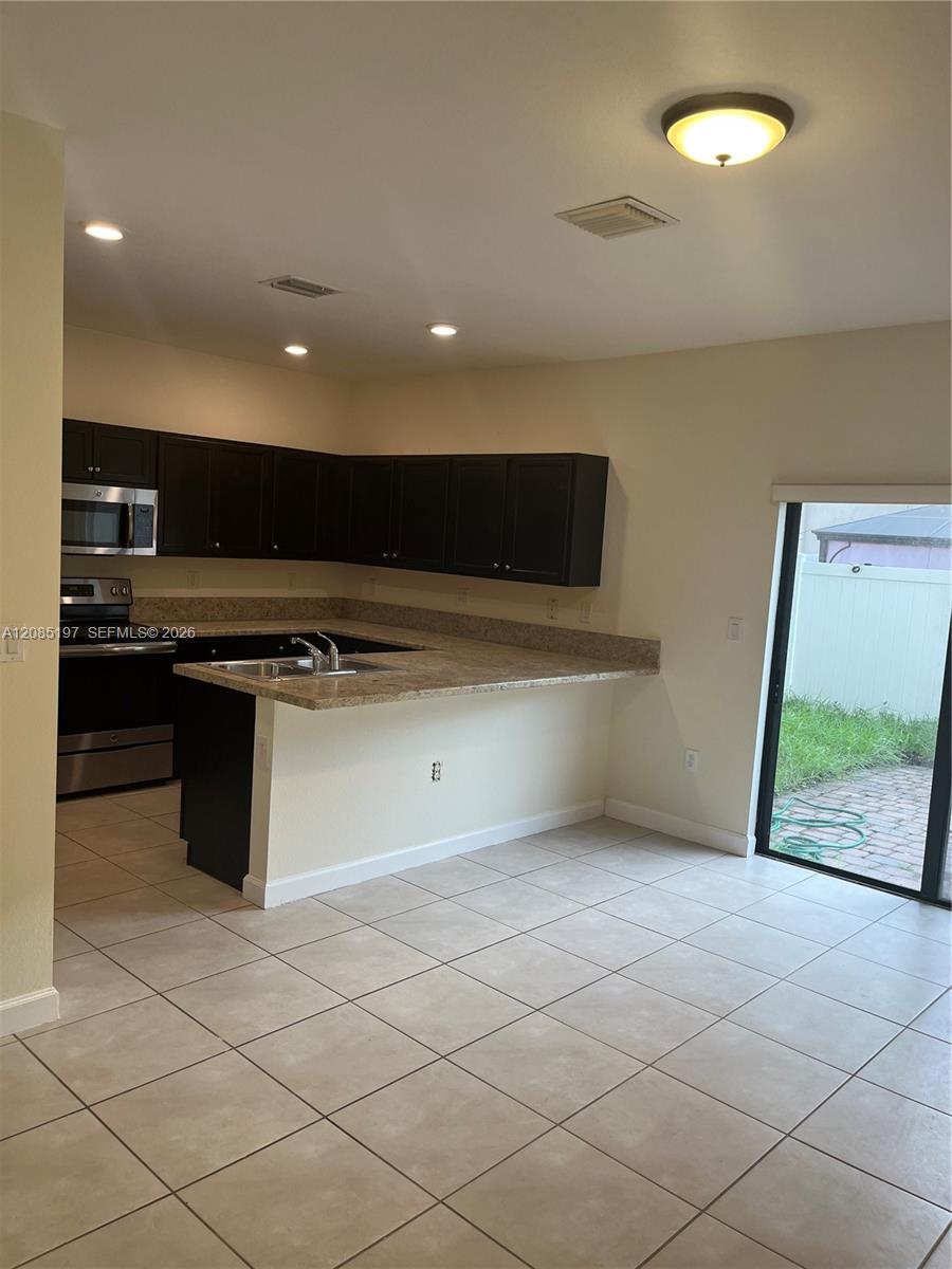 9373 W 33rd Way # 9373 — Photo 4