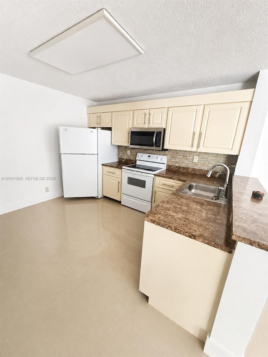 10131 W Sunrise Blvd # 204 — Photo 2
