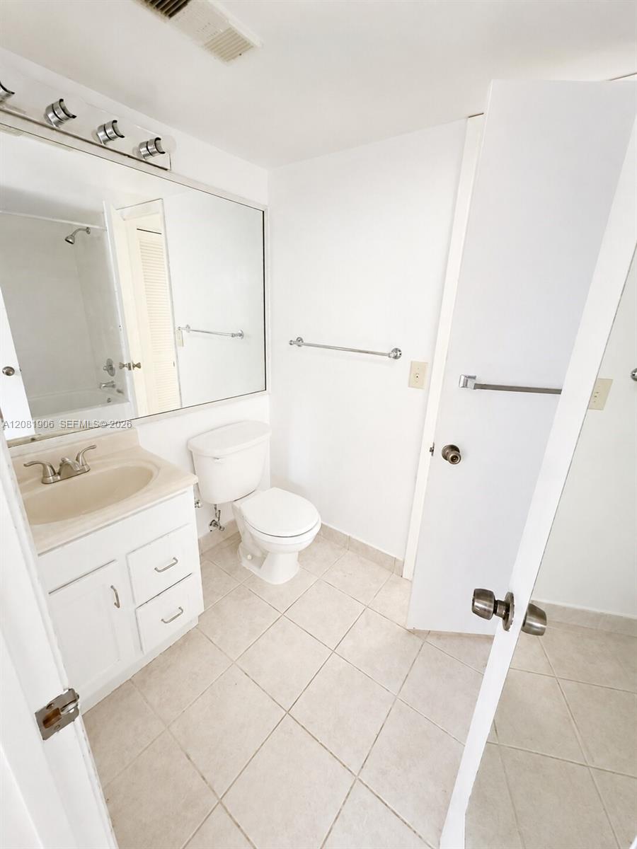 10131 W Sunrise Blvd # 204 — Photo 3