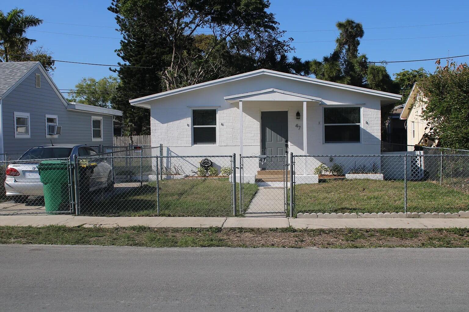 47 SE 12TH Street — Photo 2