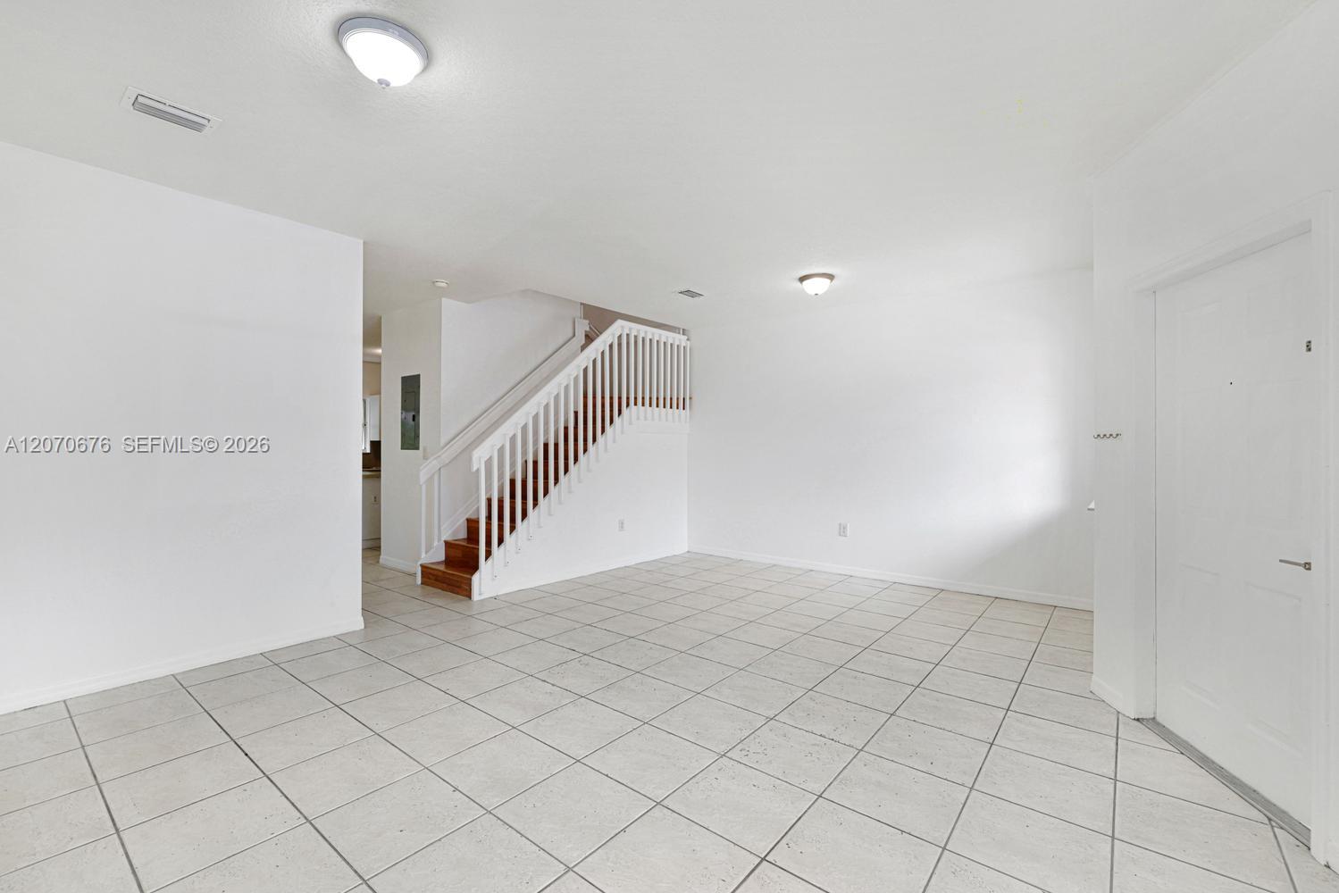 1700 SE 31st Ct — Photo 4
