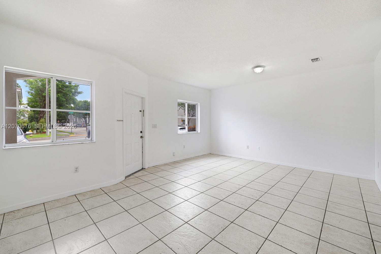 1700 SE 31st Ct — Photo 5