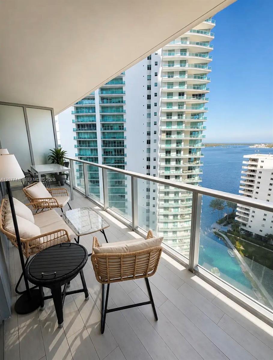 1300 Brickell Bay Dr # 1807, Miami FL 33131
