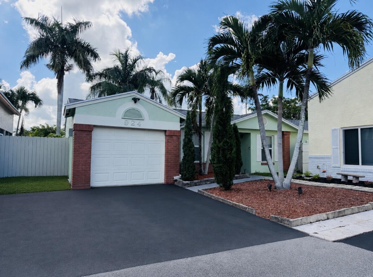 924 CUMBERLAND Terrace, Davie FL 33325
