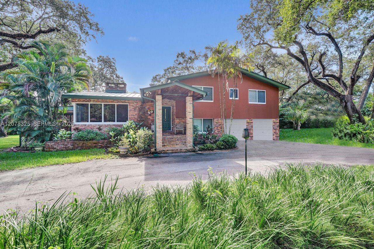 5500 Woodland LN — Photo 3