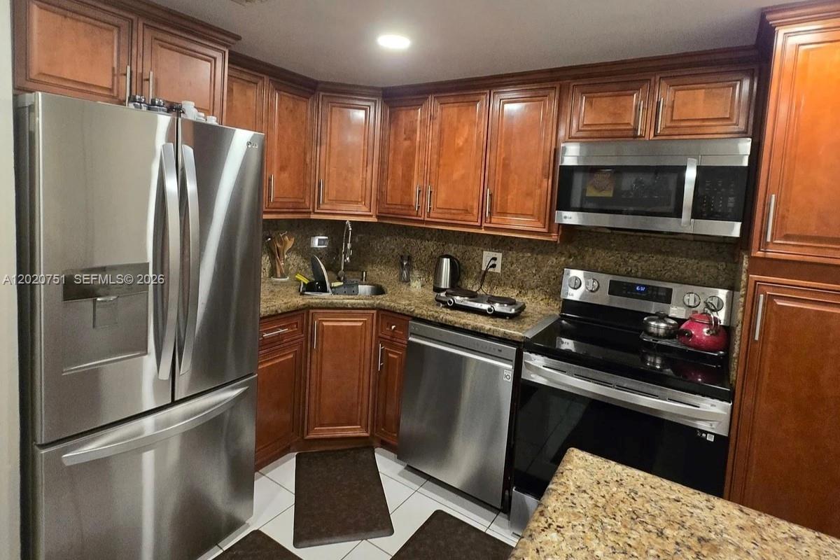 3660 Inverrary Dr # 3T — Photo 2