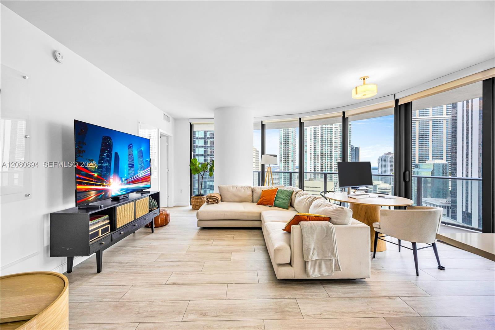 45 SW 9th St # 2103 — Photo 3