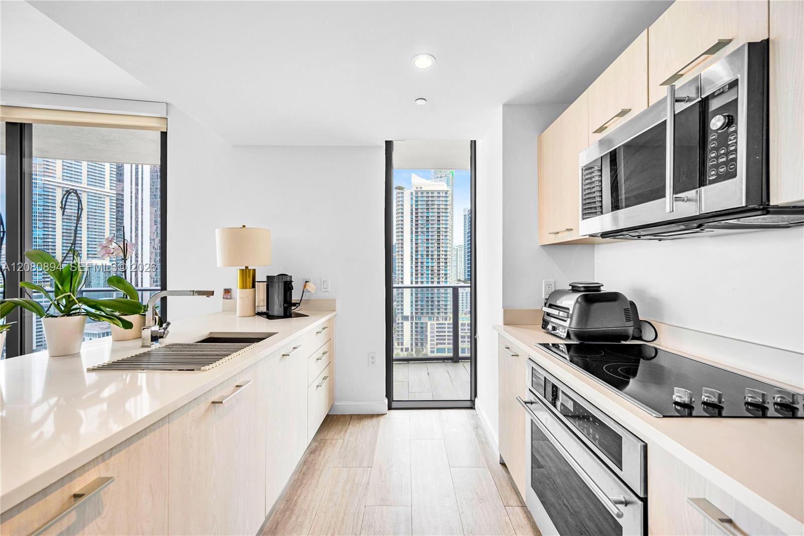 45 SW 9th St # 2103 — Photo 5